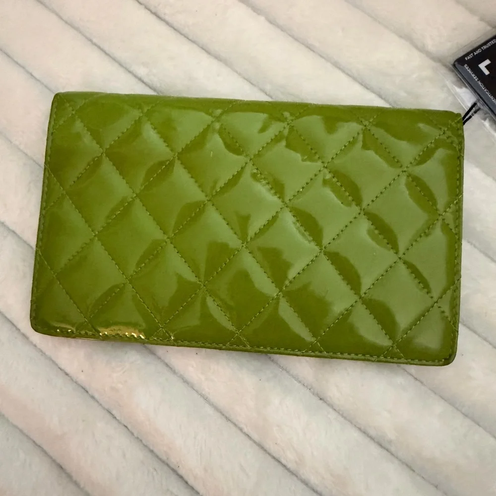 CHANEL Quilted Patent Leather Continental Yen Wallet Chartreuse Green